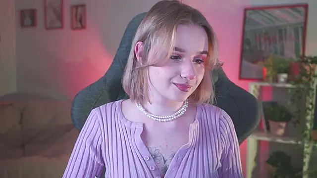 Snapshot of AdeleLoomis chatting on December 11, 5:26 pm AdeleLoomis online show from December 11, 5:26 pm