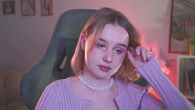 Snapshot of AdeleLoomis chatting on December 11, 11:32 pm AdeleLoomis online show from December 11, 11:32 pm