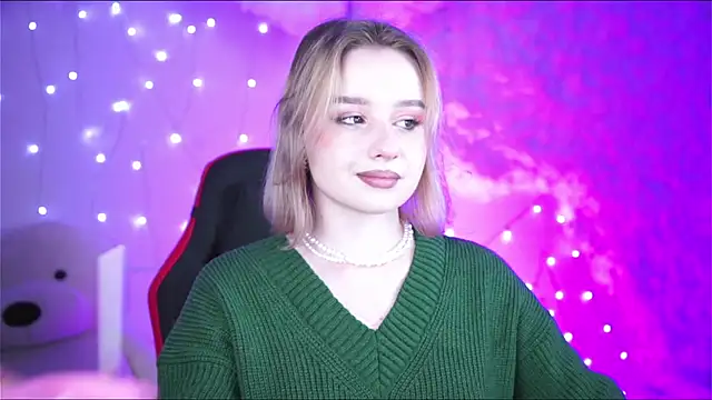 Snapshot of AdeleLoomis chatting on December 14, 8:40 pm AdeleLoomis online show from December 14, 8:40 pm