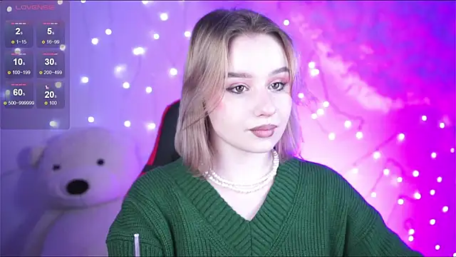 Snapshot of AdeleLoomis chatting on December 14, 11:45 pm AdeleLoomis online show from December 14, 11:45 pm