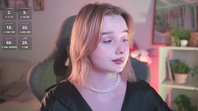 Snapshot of AdeleLoomis chatting on December 16, 8:58 pm AdeleLoomis online show from December 16, 8:58 pm