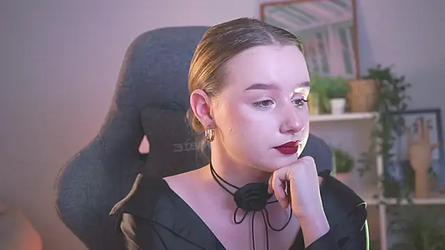 Snapshot of AdeleLoomis chatting on December 19, 11:57 pm AdeleLoomis online show from December 19, 11:57 pm