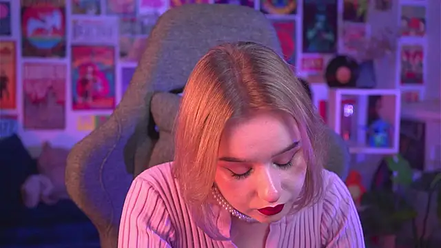 Snapshot of AdeleLoomis chatting on December 20, 2:27 pm AdeleLoomis online show from December 20, 2:27 pm