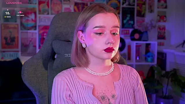 Snapshot of AdeleLoomis chatting on December 20, 8:55 pm AdeleLoomis online show from December 20, 8:55 pm