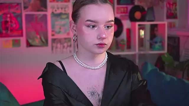 Snapshot of AdeleLoomis chatting on December 21, 8:21 pm AdeleLoomis online show from December 21, 8:21 pm