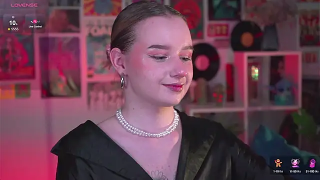 Snapshot of AdeleLoomis chatting on December 21, 11:24 pm AdeleLoomis online show from December 21, 11:24 pm