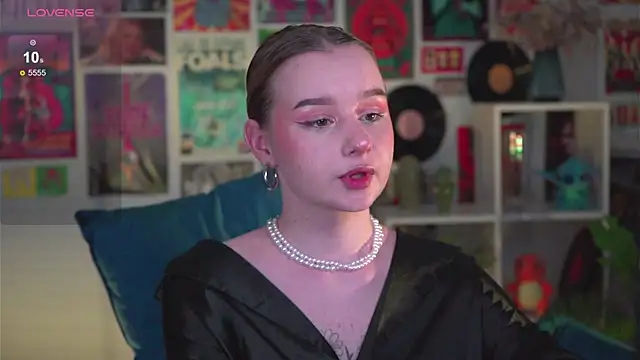 Snapshot of AdeleLoomis chatting on December 22, 2:28 am AdeleLoomis online show from December 22, 2:28 am