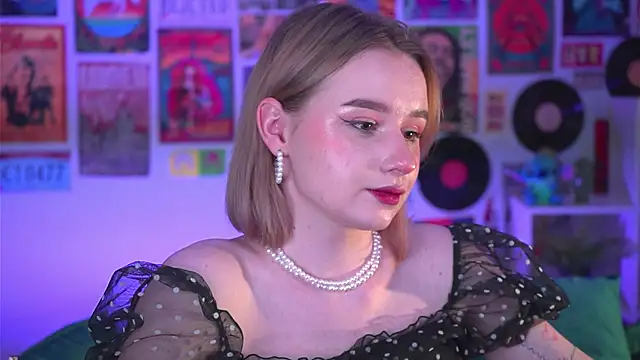 Snapshot of AdeleLoomis chatting on December 23, 11:17 pm AdeleLoomis online show from December 23, 11:17 pm