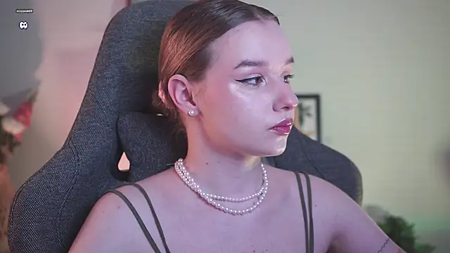 Snapshot of AdeleLoomis chatting on December 29, 5:22 pm AdeleLoomis online show from December 29, 5:22 pm