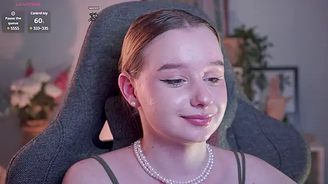 Snapshot of AdeleLoomis chatting on December 29, 11:29 pm AdeleLoomis online show from December 29, 11:29 pm