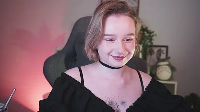 Snapshot of AdeleLoomis chatting on January 9, 6:26 pm AdeleLoomis online show from January 9, 6:26 pm