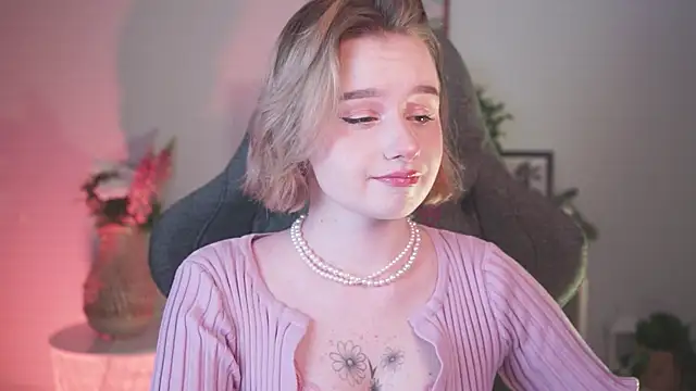 Snapshot of AdeleLoomis chatting on January 10, 8:15 pm AdeleLoomis online show from January 10, 8:15 pm