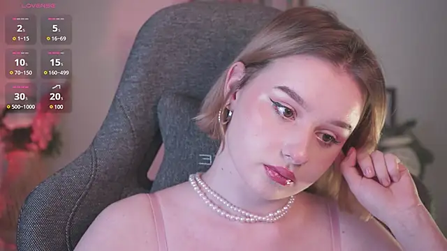 Snapshot of AdeleLoomis chatting on January 10, 11:29 pm AdeleLoomis online show from January 10, 11:29 pm