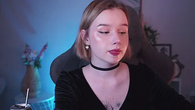 Snapshot of AdeleLoomis chatting on January 14, 7:43 pm AdeleLoomis online show from January 14, 7:43 pm