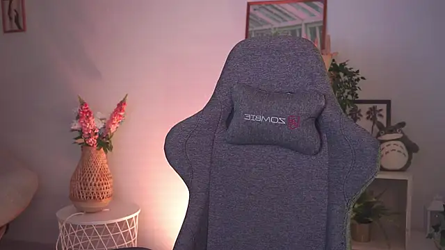 Snapshot of AdeleLoomis chatting on January 15, 1:45 am AdeleLoomis online show from January 15, 1:45 am