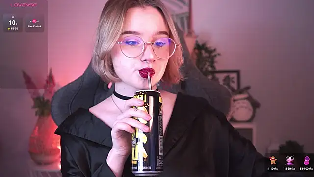 Snapshot of AdeleLoomis chatting on January 17, 7:05 pm AdeleLoomis online show from January 17, 7:05 pm