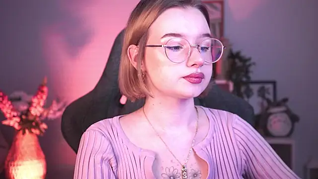 Snapshot of AdeleLoomis chatting on January 20, 7:57 pm AdeleLoomis online show from January 20, 7:57 pm