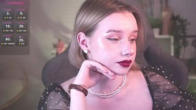 Snapshot of AdeleLoomis chatting on January 23, 11:15 pm AdeleLoomis online show from January 23, 11:15 pm