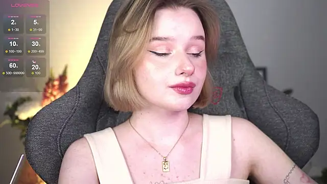 Snapshot of AdeleLoomis chatting on January 24, 11:45 pm AdeleLoomis online show from January 24, 11:45 pm