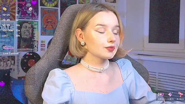 Snapshot of AdeleLoomis chatting on January 28, 8:26 pm AdeleLoomis online show from January 28, 8:26 pm