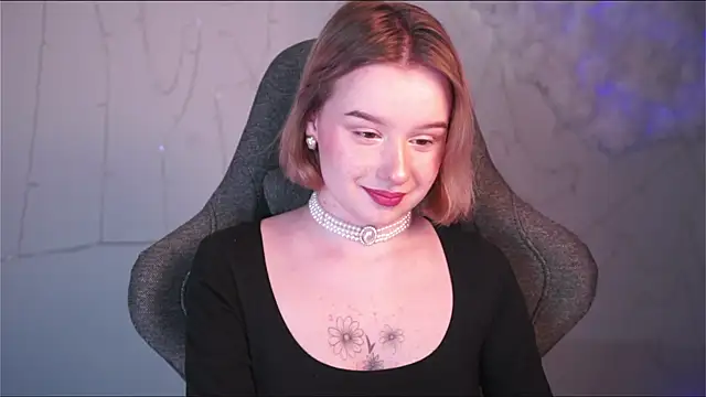 Snapshot of AdeleLoomis chatting on February 2, 5:37 pm AdeleLoomis online show from February 2, 5:37 pm