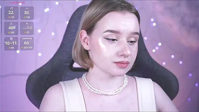 Snapshot of AdeleLoomis chatting on February 8, 11:45 pm AdeleLoomis online show from February 8, 11:45 pm