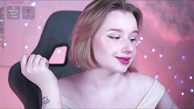 Snapshot of AdeleLoomis chatting on February 10, 8:31 pm AdeleLoomis online show from February 10, 8:31 pm