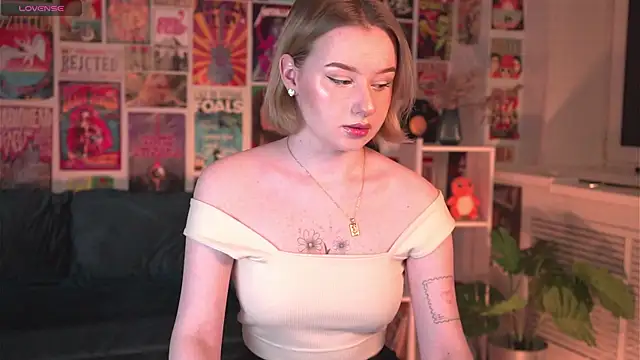 Snapshot of AdeleLoomis chatting on February 18, 2:16 am AdeleLoomis online show from February 18, 2:16 am