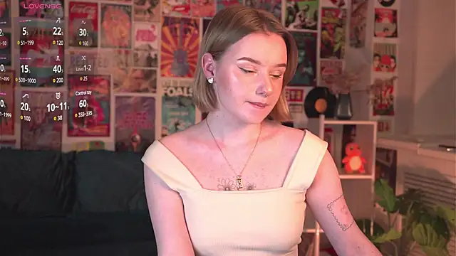 Snapshot of AdeleLoomis chatting on February 18, 5:42 am AdeleLoomis online show from February 18, 5:42 am