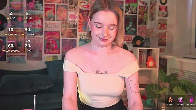 Snapshot of AdeleLoomis chatting on February 20, 5:44 am AdeleLoomis online show from February 20, 5:44 am