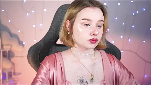 Snapshot of AdeleLoomis chatting on February 25, 2:14 am AdeleLoomis online show from February 25, 2:14 am