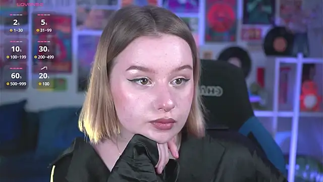 Snapshot of AdeleLoomis chatting on March 3, 8:49 am AdeleLoomis online show from March 3, 8:49 am