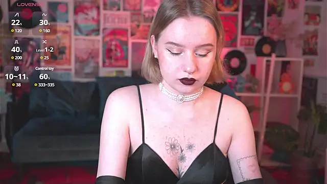 Snapshot of AdeleLoomis chatting on March 5, 2:14 am AdeleLoomis online show from March 5, 2:14 am