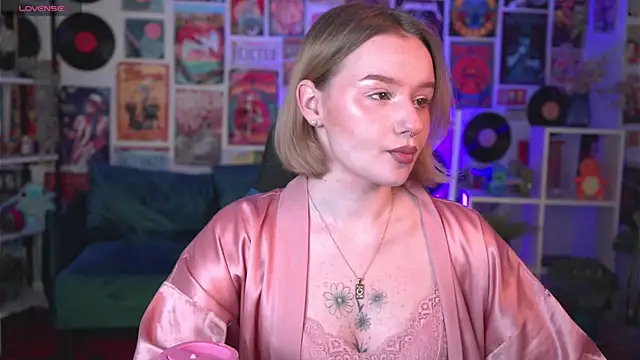 Snapshot of AdeleLoomis chatting on March 6, 2:19 am AdeleLoomis online show from March 6, 2:19 am