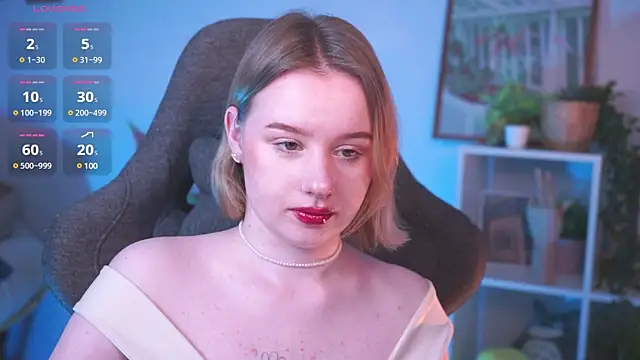 Snapshot of AdeleLoomis chatting on March 11, 5:38 am AdeleLoomis online show from March 11, 5:38 am