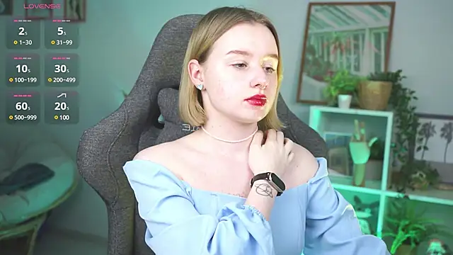 Snapshot of AdeleLoomis chatting on March 12, 8:51 am AdeleLoomis online show from March 12, 8:51 am