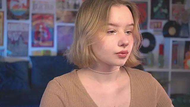 Snapshot of AdeleLoomis chatting on March 14, 2:10 am AdeleLoomis online show from March 14, 2:10 am