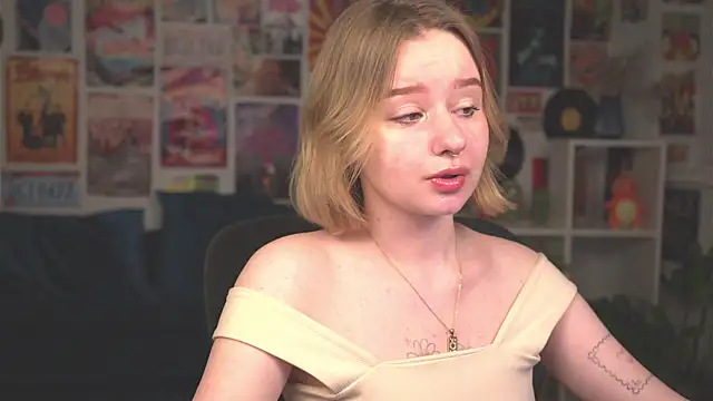 Snapshot of AdeleLoomis chatting on March 20, 2:19 am AdeleLoomis online show from March 20, 2:19 am