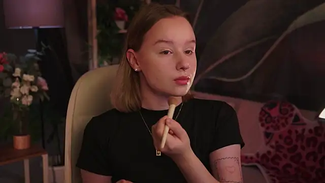 Snapshot of AdeleLoomis chatting on October 5, 2:10 am AdeleLoomis online show from October 5, 2:10 am