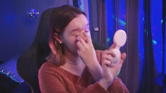 Snapshot of AdeleLoomis chatting on October 18, 2:14 am AdeleLoomis online show from October 18, 2:14 am