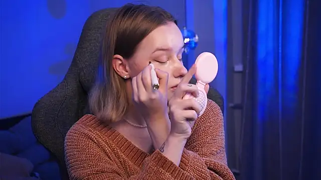 Snapshot of AdeleLoomis chatting on October 19, 2:23 am AdeleLoomis online show from October 19, 2:23 am