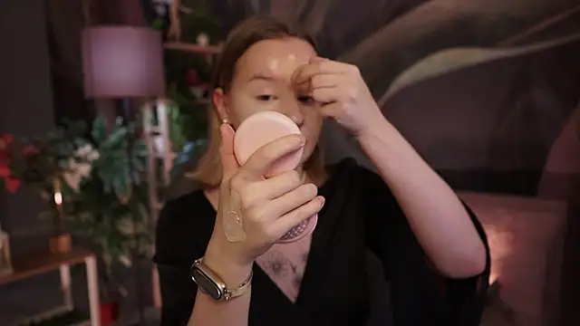 Snapshot of AdeleLoomis chatting on October 26, 1:55 am AdeleLoomis online show from October 26, 1:55 am