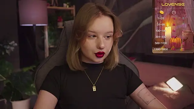 Snapshot of AdeleLoomis chatting on November 8, 2:12 am AdeleLoomis online show from November 8, 2:12 am