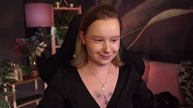 Snapshot of AdeleLoomis chatting on November 9, 2:21 am AdeleLoomis online show from November 9, 2:21 am