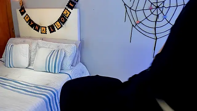 Maia W10 online show from October 27, 12:20 pm