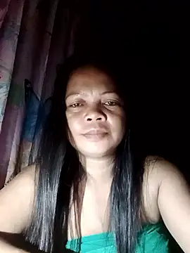 880HOT online show from June 14, 7:27 pm