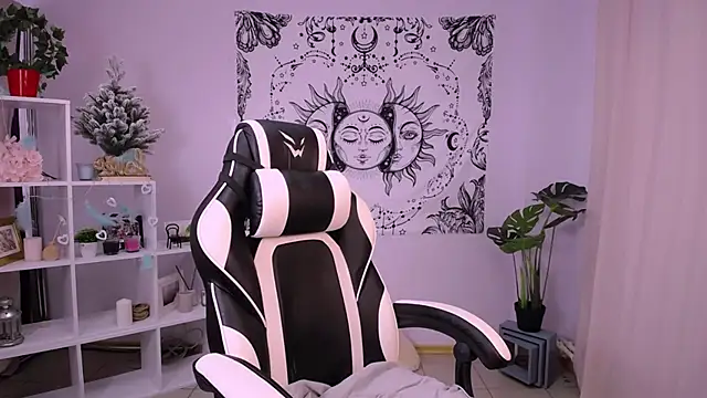 Snapshot of MelissaLovvv chatting on January 7, 7:31 am MelissaLovvv online show from January 7, 7:31 am