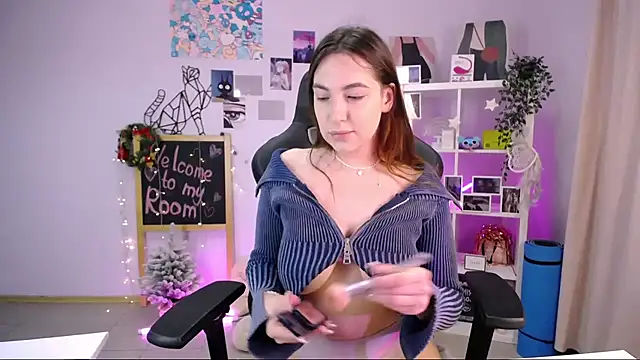 Snapshot of MelissaLovvv chatting on February 1, 3:41 am MelissaLovvv online show from February 1, 3:41 am