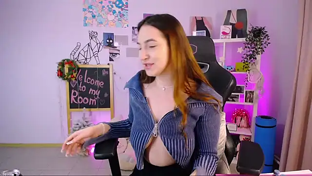 Snapshot of MelissaLovvv chatting on February 2, 3:54 am MelissaLovvv online show from February 2, 3:54 am