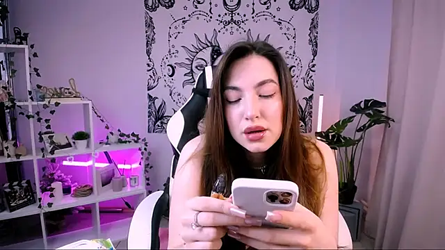 Snapshot of MelissaLovvv chatting on March 7, 3:40 am MelissaLovvv online show from March 7, 3:40 am